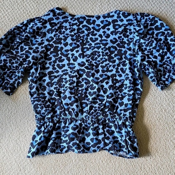 NEW! BANANA REPUBLIC Animal Print Top XS. - Picture 4 of 6